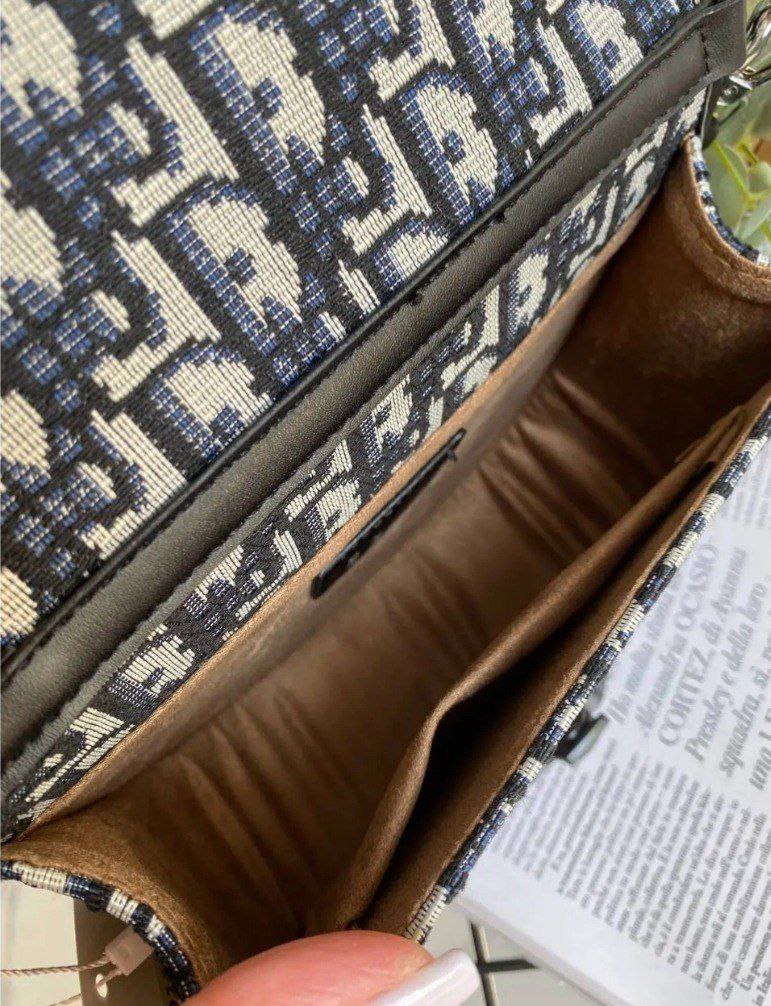 /public/uploads/photos/shares/Suzy bags/IMG_2587.jpeg